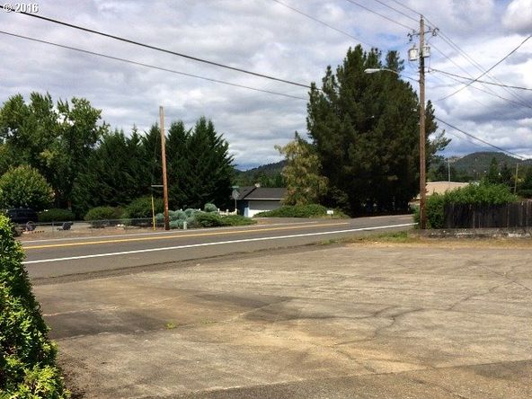 859 Lookingglass Road, Roseburg, OR 97471
